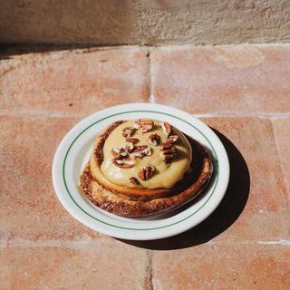 Rolo de Canela c/ Caramelo e Noz Pecan