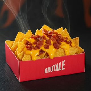 Nachos caseros con queso cheddar y bacon crispy 