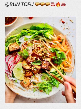 Sałaty i buliony tofu ( bun tofu )