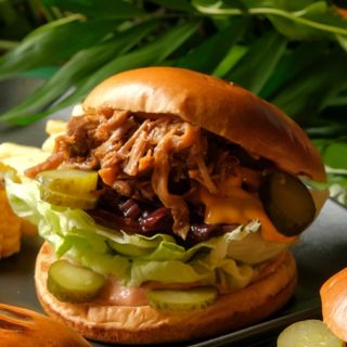 Бургер със сочно свинско