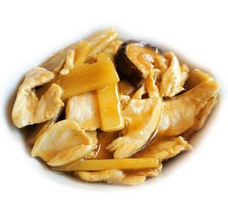 Pollo saltato con bambu e funghi