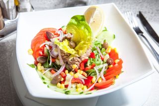 Salată cu ton