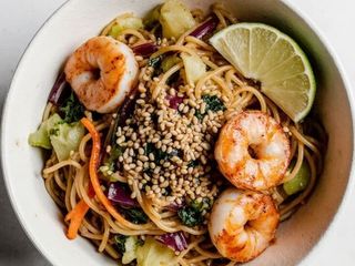 Udon z Krewetkami i Warzywami (450g)
