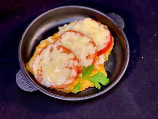 Куряча відбивна з помідором та сиром (140г)