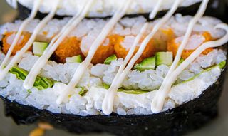 Суши сандвич с хрупкаво пиле (220г)