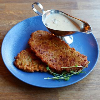 Placki ziemniaczane z sosem kurkowym