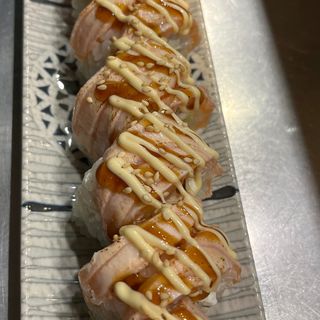 73. Uramaki De Salmón Flameado Roll (8 Pzs.)