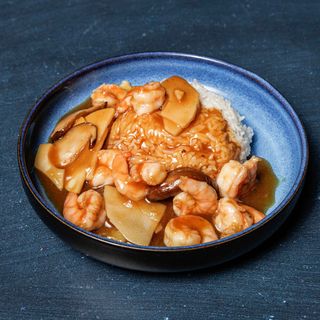 Gamberi con bambù e funghi