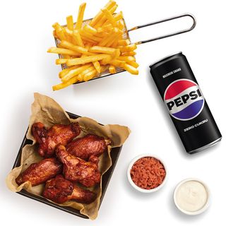 HUT LUNCH Z WINGSSTREET