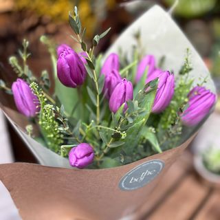 Ramo de tulipanes lilas