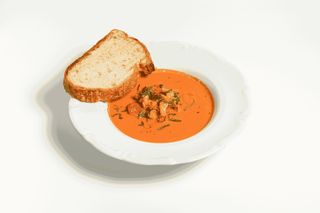 Томатный суп с морепродуктами