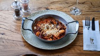 Feta Saganaki cu Midii