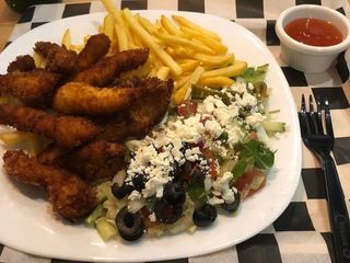 CHRUPIĄCY KURCZAK NA TALERZU