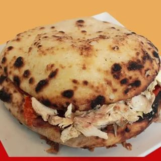 Campero Cabramelizado con patatas fritas pequeñas