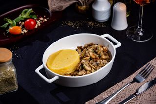 Ciuperci sote cu mamaliguta