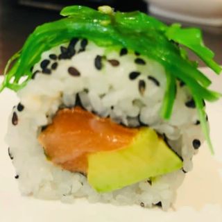 Uramaki Dancing Salmón Roll (8 Pzs.)