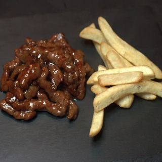 Ternera Asada Con Patatas Fritas