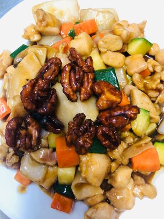 A57. Pollo Con Nueces