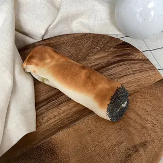 Luna z mozzarellą i pesto