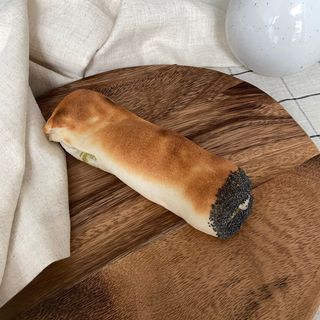 Luna z mozzarellą i pesto