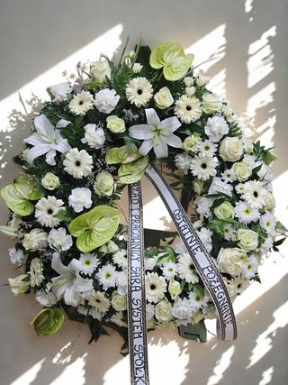 Duży wieniec-wianek w białym kolorze