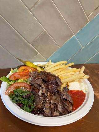 Shaorma farfurie vita si berbecut