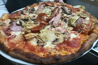 Pizza capricciosa