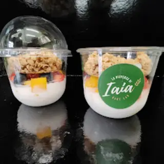 Yogurt AD, muesli e frutta fresca