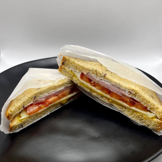 Sandwich with ham and cheese