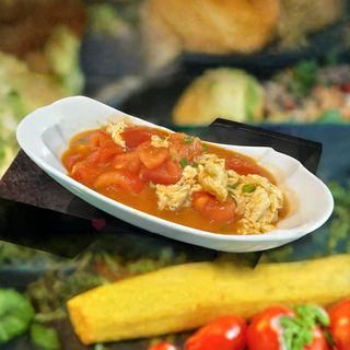 Лагман с помидором и яйцом