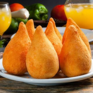 Coxinhas de pollo  típica brasileña ( 2 UNDS)