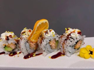 42. Uramaki salmone fritto