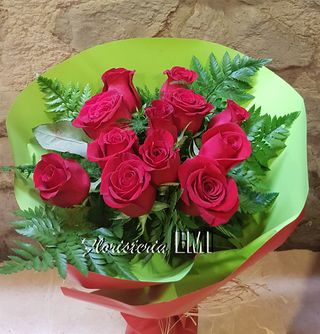 Ramo Doce Rosas Rojas