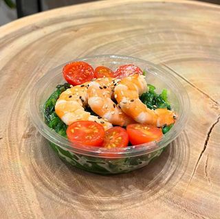 Timbal de langostinos y wakame