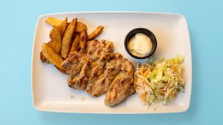 Пилешка пържола от бут с гарнитура (350г)