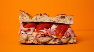 F01: Jamón asado con crema de ajo negro