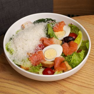 Цезар зі слабосоленим лососем (300г)