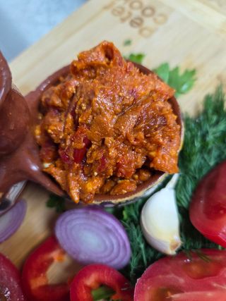 Лютеница със сирене