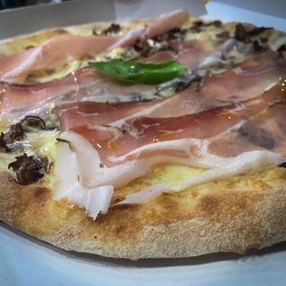 Pizza speciale campagnola