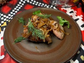 Ковбаска домашня зі смаженою цибулею (200g)