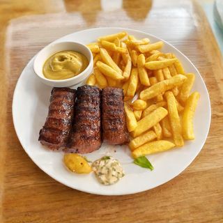 3 Mici cu Cartofi Prăjiți si Muștar