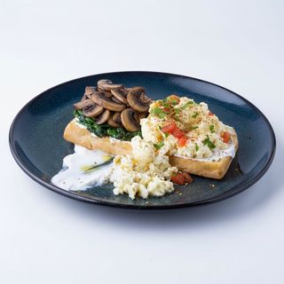 Arabian Scrambeld Eggs & Mushrooms