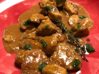 Свинина з білими грибами та печерицями (220g)