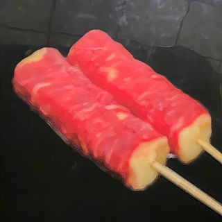 25.Yakitori De Ternera Con Queso (2 Pzs.)