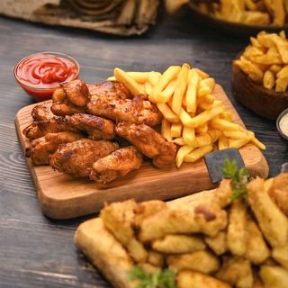 61. Пилешко месо с пържени картофи (700гр)