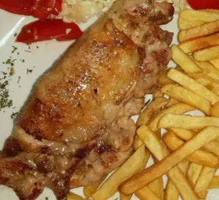 Punjeni pileći batak i pomfrit 350 gr