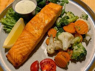 Стейк з філе лосося з тушеними овочами (0,350kg)