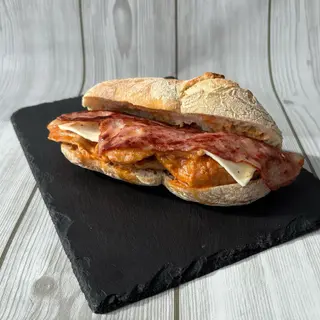 Bifana com Queijo Alface e Bacon