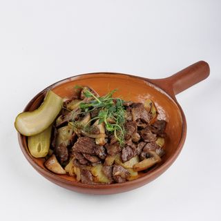  Жаренный картофель с говядиной и грибами