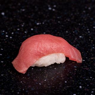 Суші з тунцем